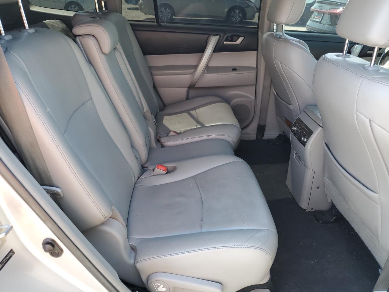 2011 Toyota Highlander Base VIN: 5TDZK3EH4BS025033 Lot: 71559955