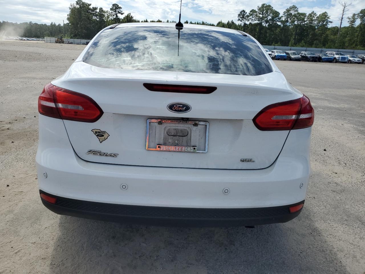 2018 Ford Focus Sel VIN: 1FADP3H28JL242920 Lot: 81414725