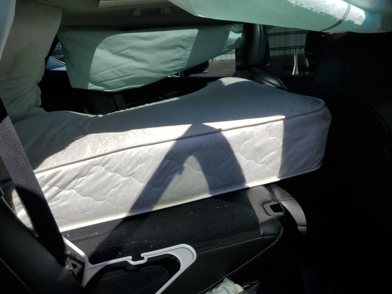 2018 Jeep Cherokee Latitude Plus VIN: 1C4PJLLB3JD605957 Lot: 84025275