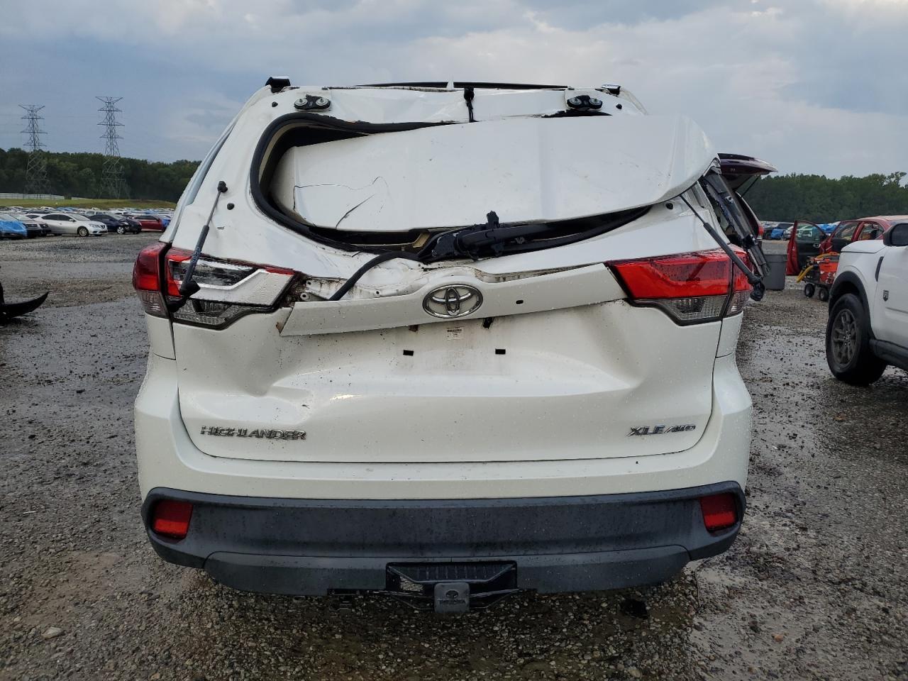 2019 Toyota Highlander Se VIN: 5TDJZRFH1KS585103 Lot: 80818475