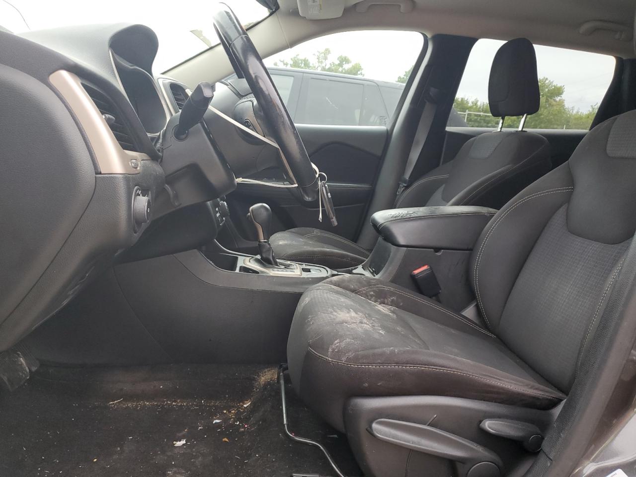 2015 Jeep Cherokee Latitude VIN: 1C4PJLCB8FW627903 Lot: 71819375