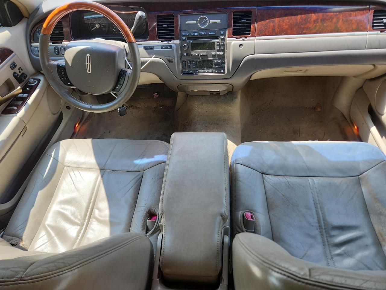 2009 Lincoln Town Car Signature Limited VIN: 2LNHM82V59X617838 Lot: 70874205