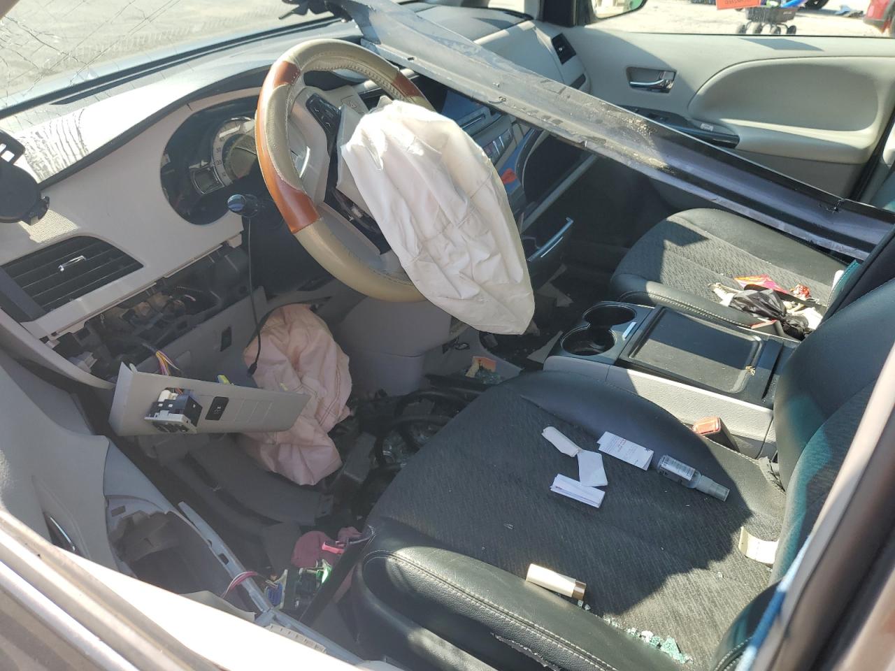 2014 Toyota Sienna Sport VIN: 5TDXK3DC5ES483410 Lot: 84448205