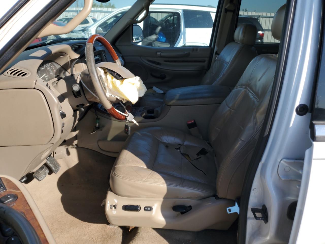 2002 Lincoln Navigator VIN: 5LMFU28R62LJ10770 Lot: 81852735