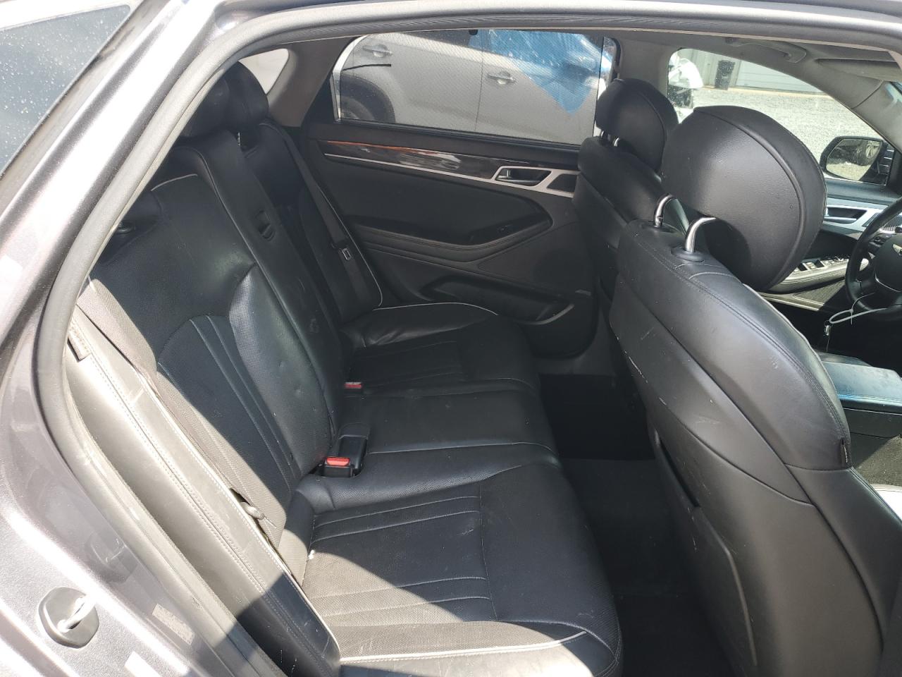 2015 Hyundai Genesis 3.8L VIN: KMHGN4JE1FU071268 Lot: 81440685