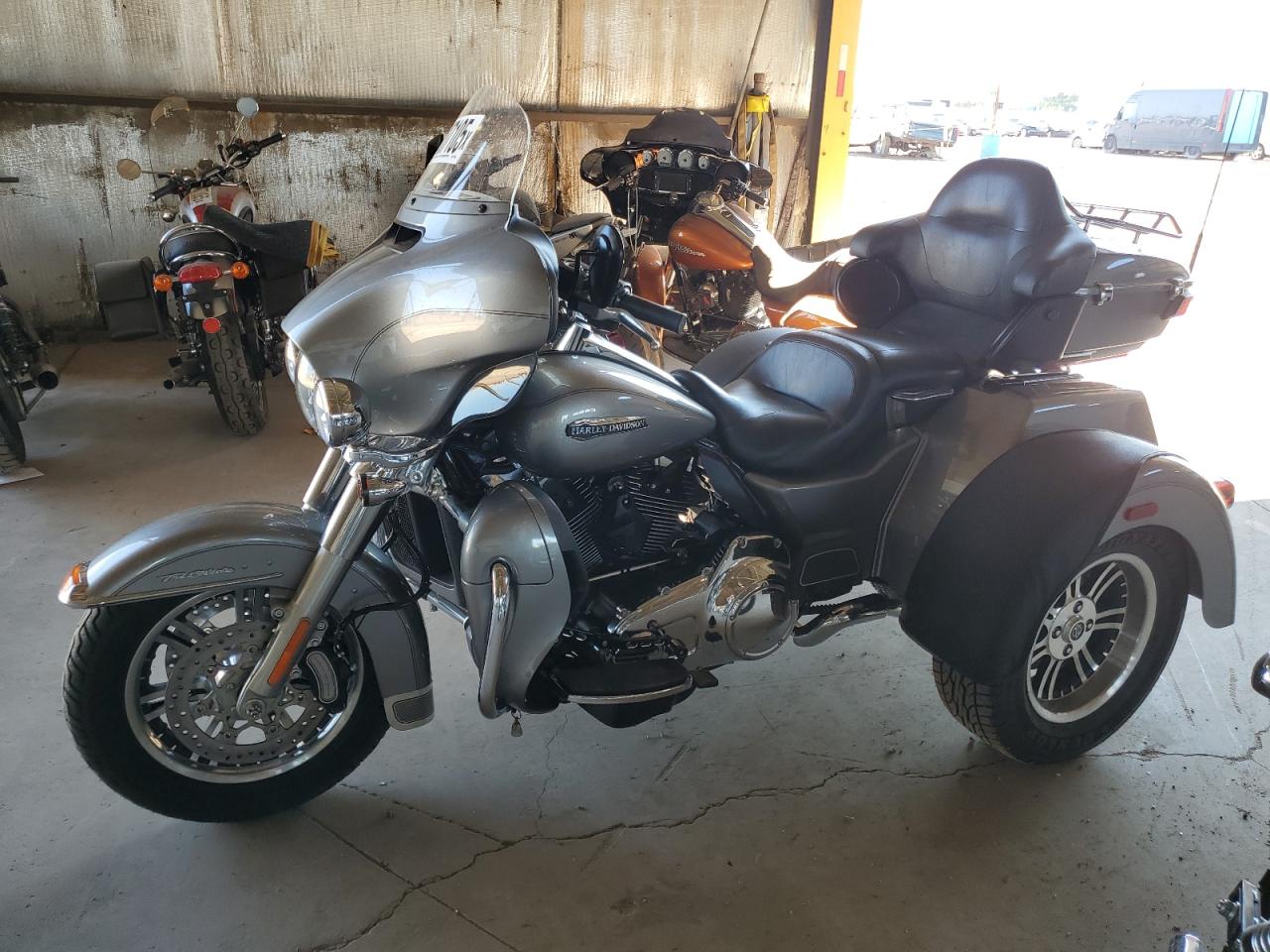 2016 Harley-Davidson Flhtcutg Tri Glide Ultra VIN: 1HD1MAL11GB853362 Lot: 82137105