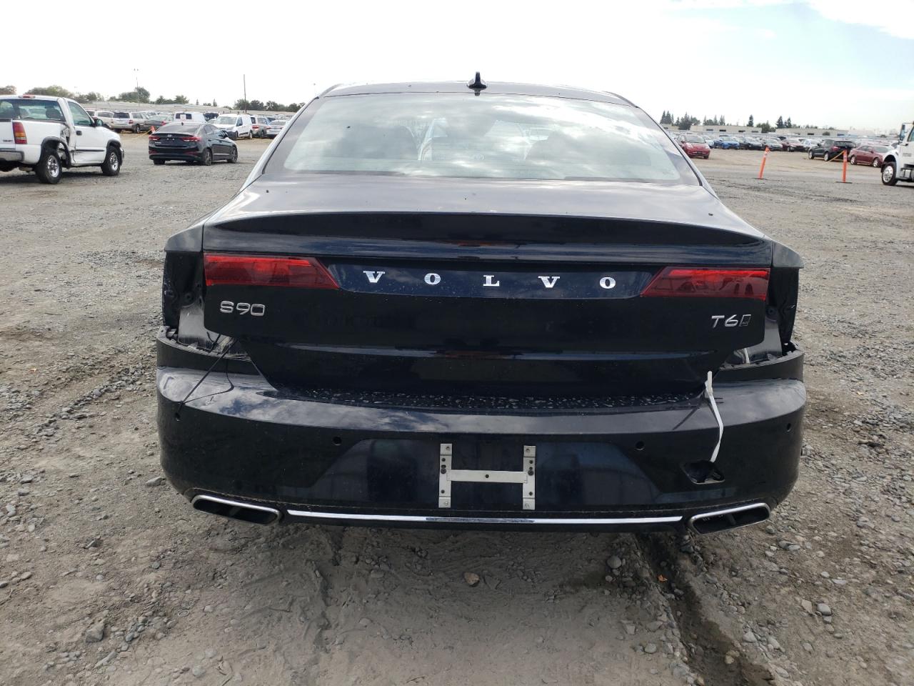 2018 Volvo S90 T6 Momentum VIN: LVY992MK0JP031710 Lot: 81584555