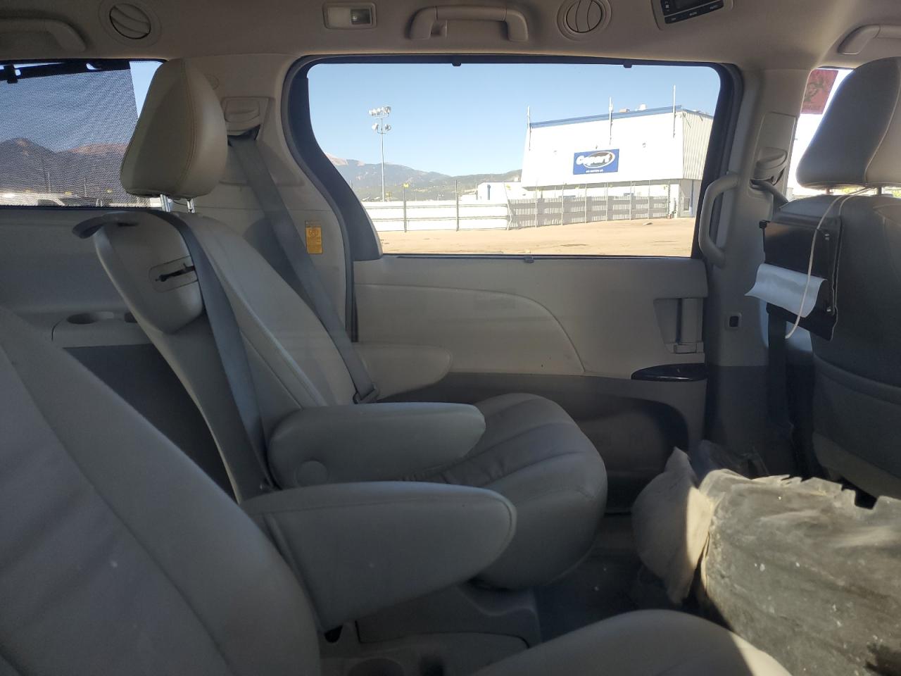 2014 Toyota Sienna Le VIN: 5TDKK3DCXES477208 Lot: 84217435