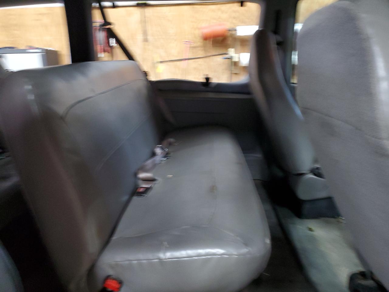 2000 Ford Econoline E350 Super Duty Wagon VIN: 1FBSS31F9YHB27404 Lot: 80470545