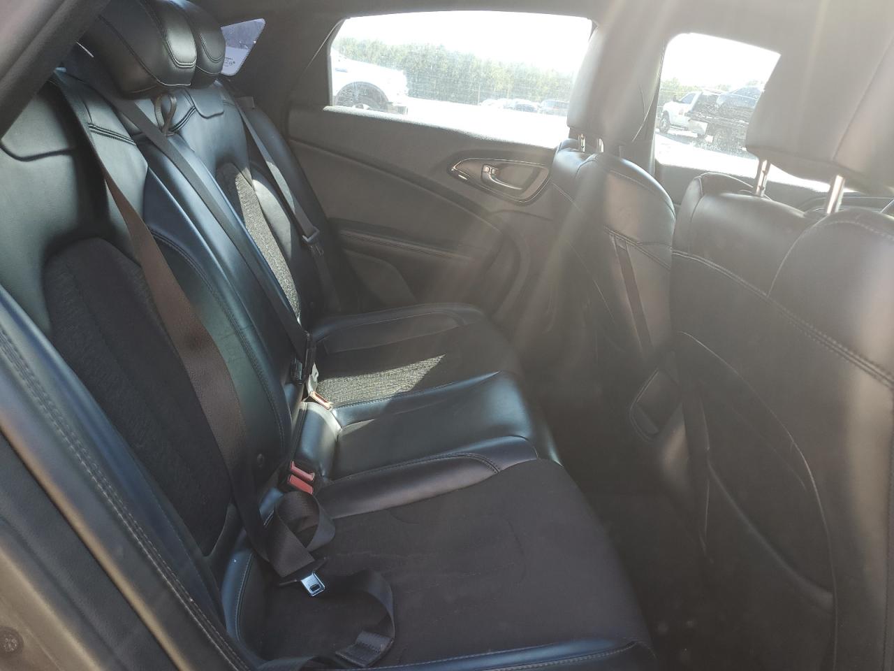 2015 Chrysler 200 S VIN: 1C3CCCBB5FN748215 Lot: 81364085