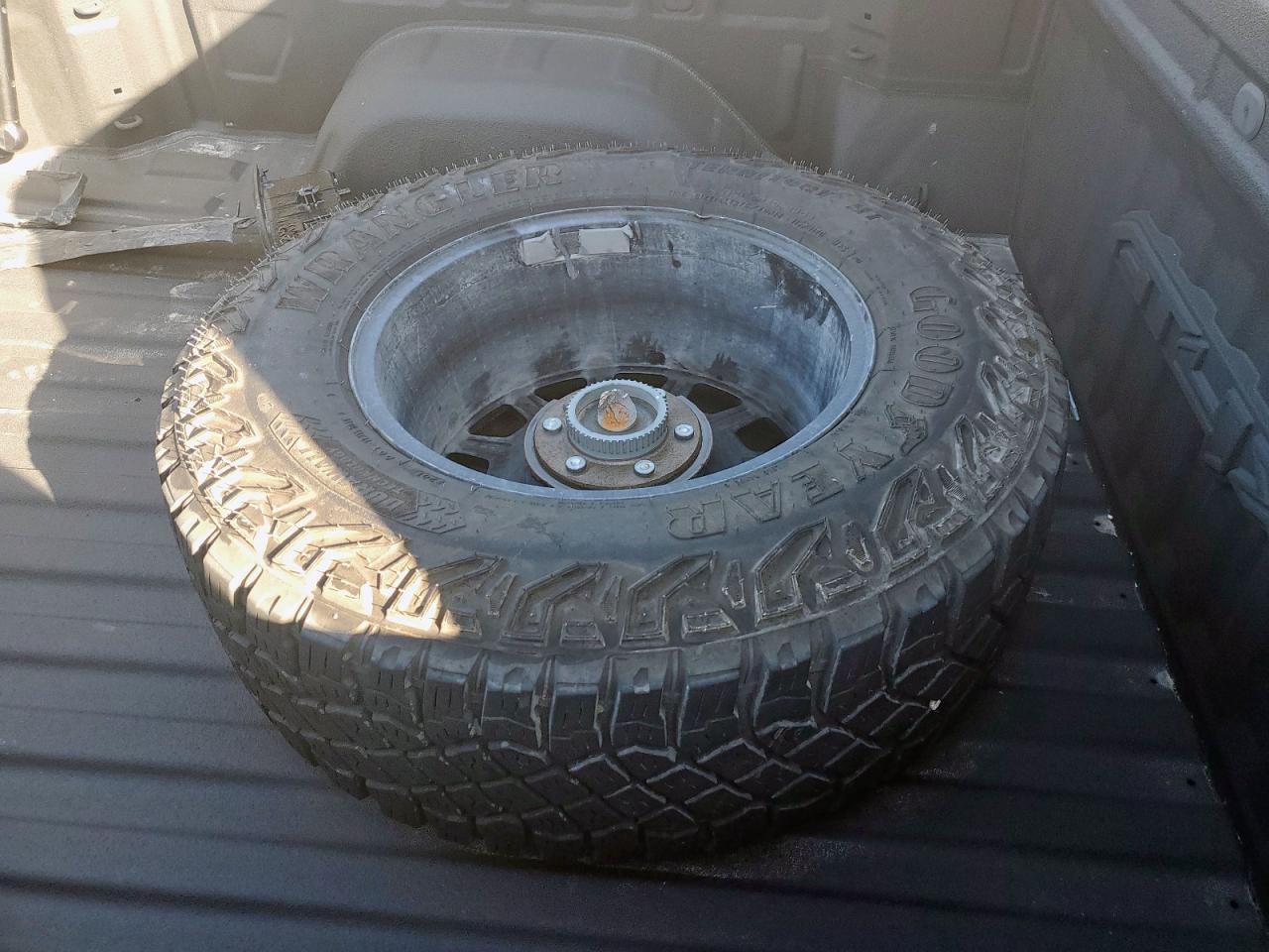 2024 GMC Sierra K1500 At4X VIN: 3GTUUFE88RG192252 Lot: 83857465