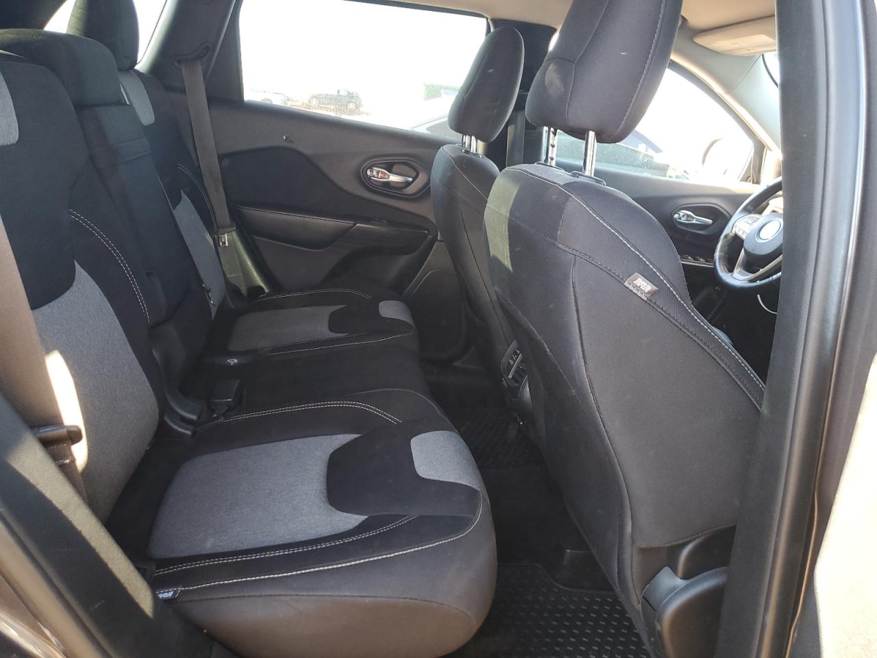 2014 Jeep Cherokee Latitude VIN: 1C4PJMCS8EW317464 Lot: 81953085