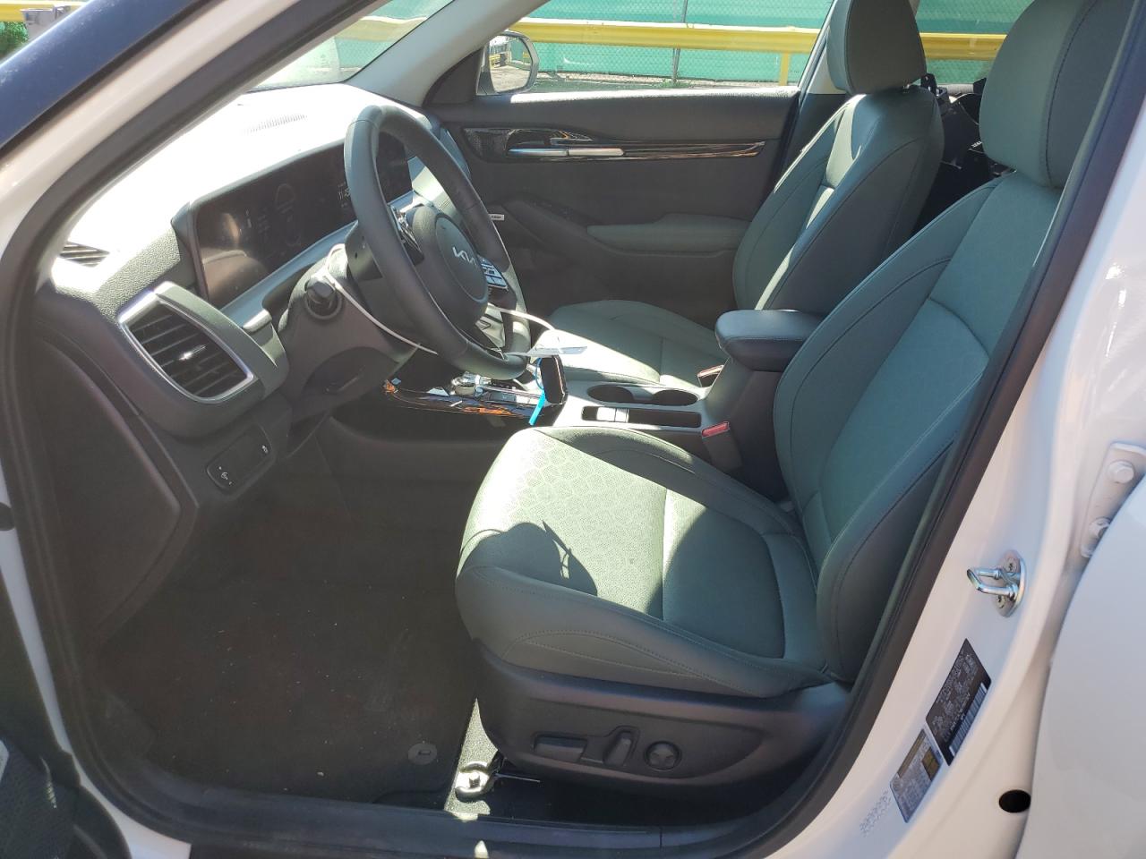 2024 Kia Seltos Sx VIN: KNDETCA74R7607324 Lot: 84633735