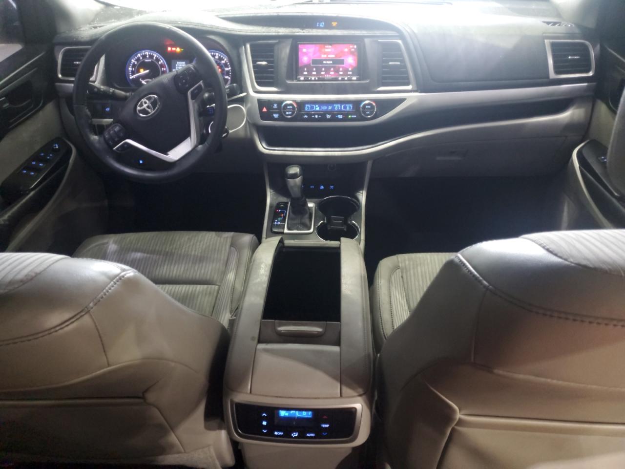 2015 Toyota Highlander Le VIN: 5TDBKRFH4FS197085 Lot: 70947085