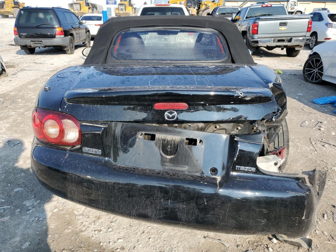 2004 Mazda Mx-5 Miata Base VIN: JM1NB353440400749 Lot: 81113615