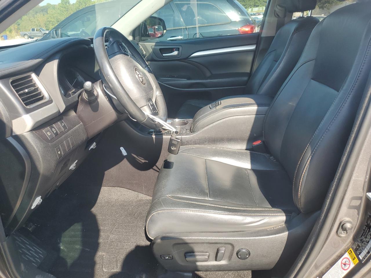 2018 Toyota Highlander Se VIN: 5TDKZRFH6JS280750 Lot: 81468485