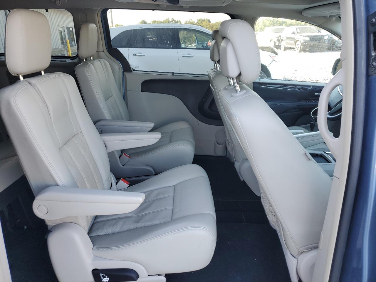 2011 Chrysler Town & Country Touring L VIN: 2A4RR8DGXBR747191 Lot: 81826615