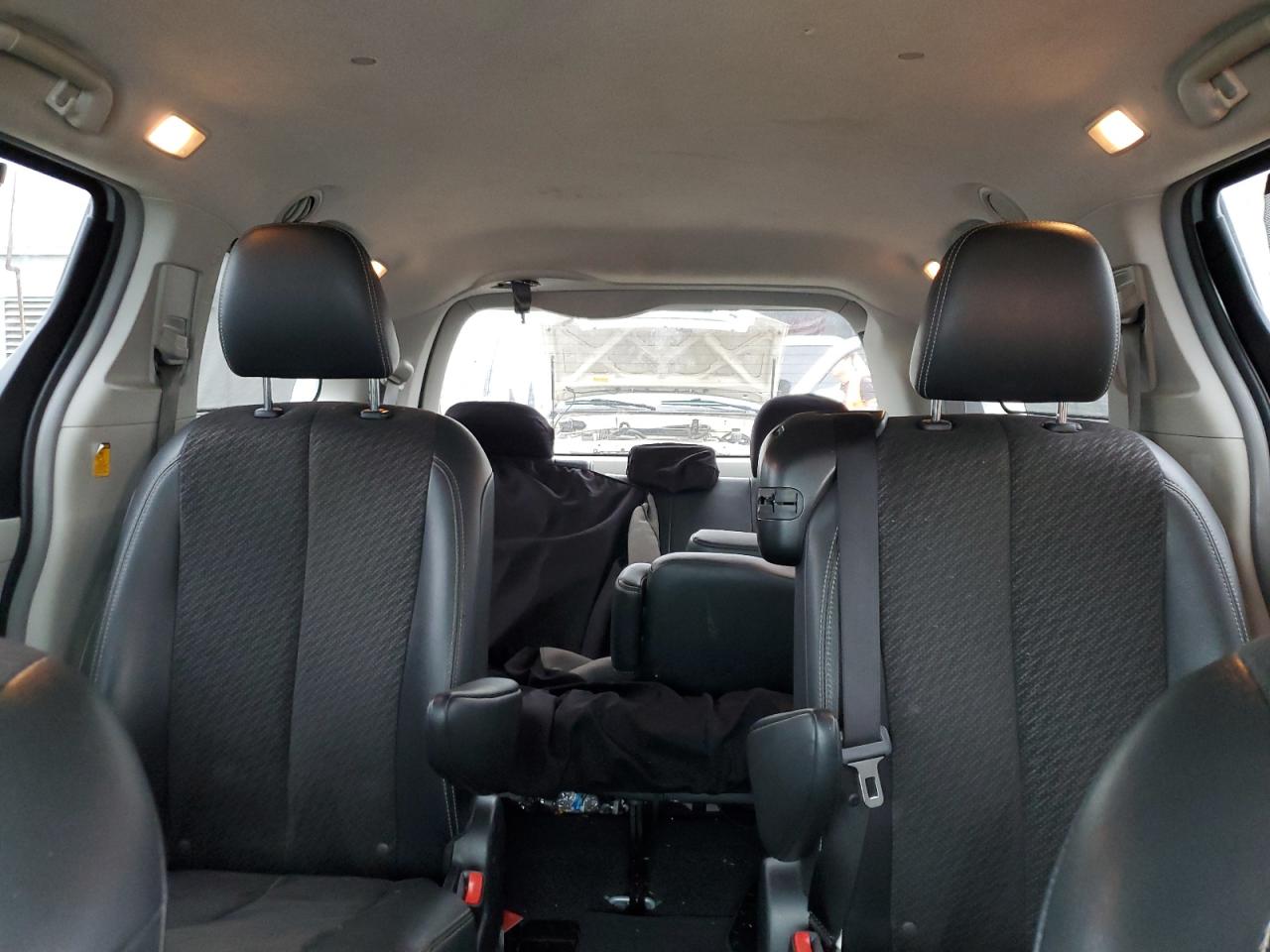 2011 Toyota Sienna Sport VIN: 5TDXK3DC6BS045507 Lot: 81544635