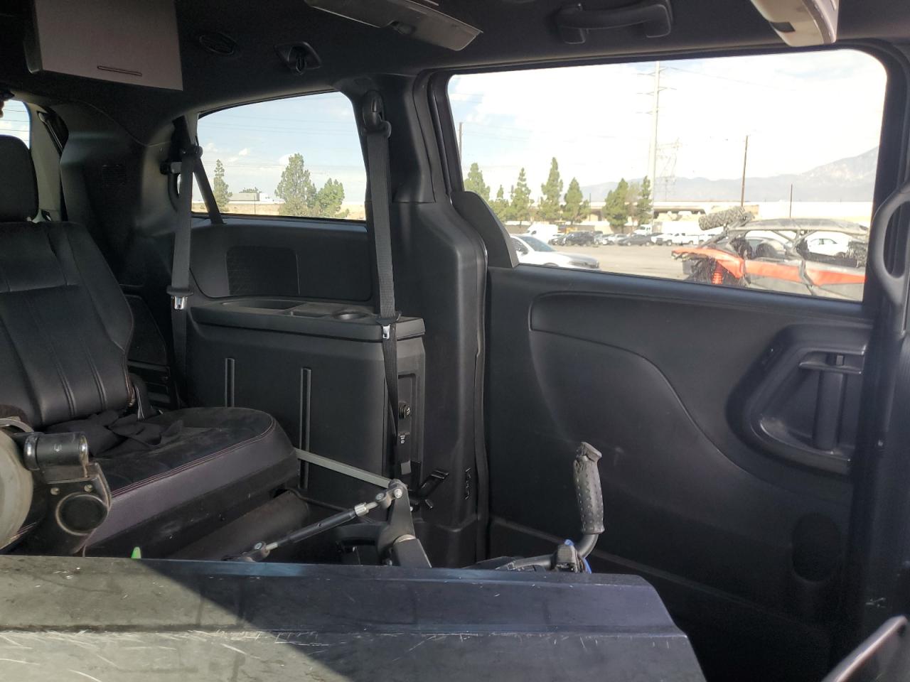 2011 Dodge Grand Caravan R/T VIN: 2D4RN7DG5BR765757 Lot: 81786435