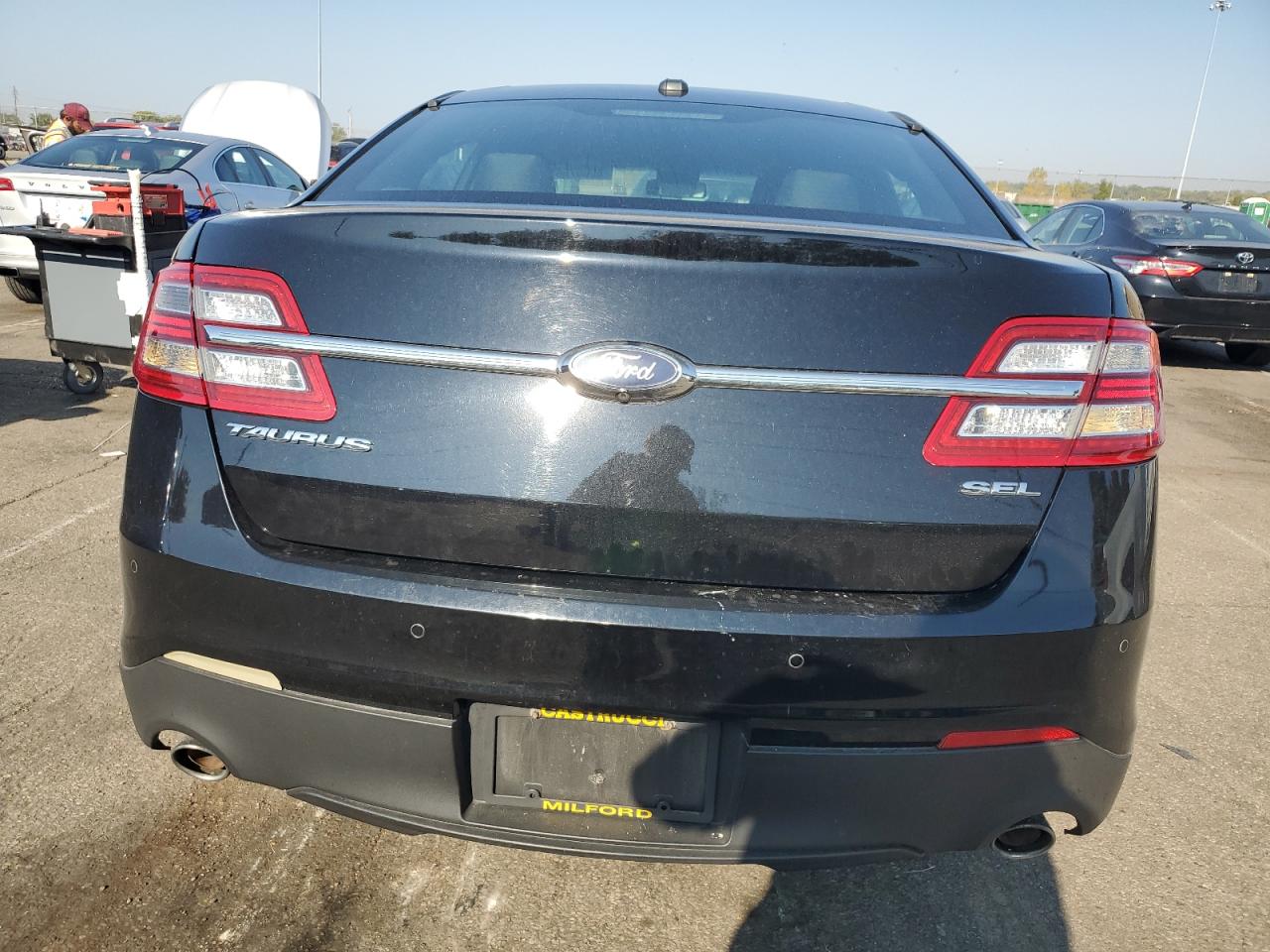 2018 Ford Taurus Sel VIN: 1FAHP2E8XJG143190 Lot: 80857665