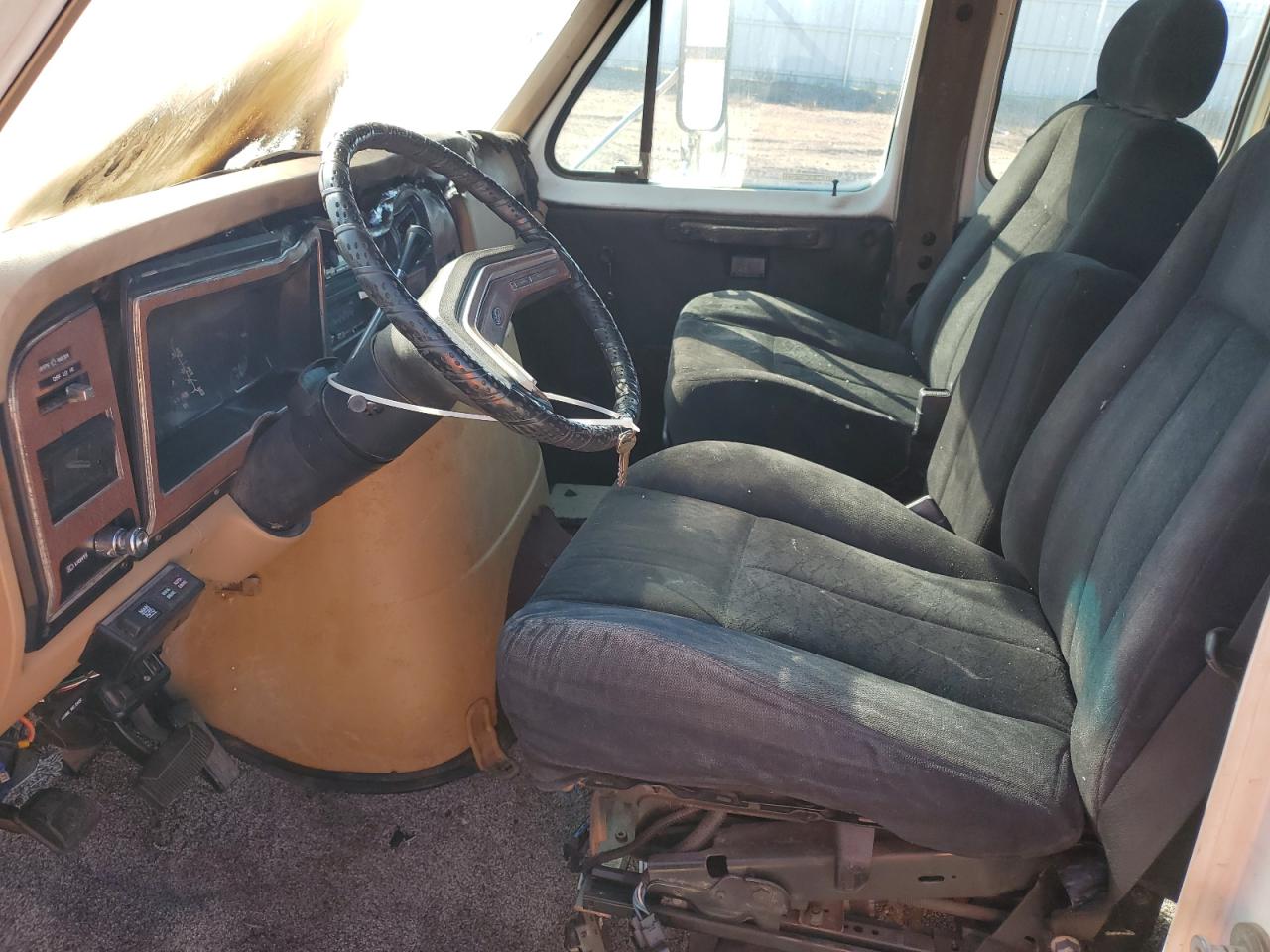 1983 Ford Econoline E350 Cutaway Van VIN: 1FDKE30LXDHB00213 Lot: 81769895