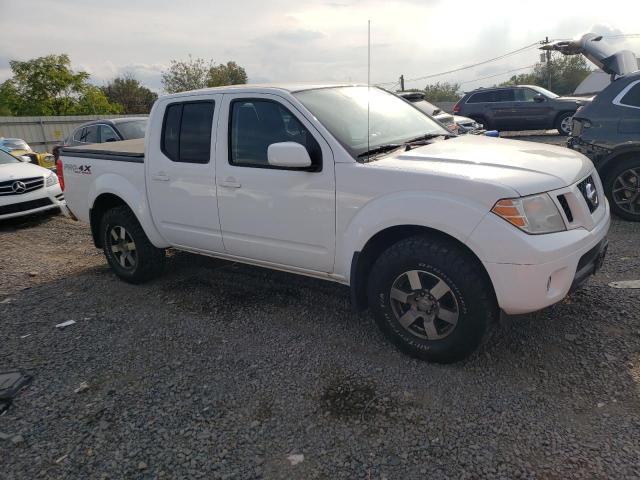 Pickups NISSAN FRONTIER 2012 Biały