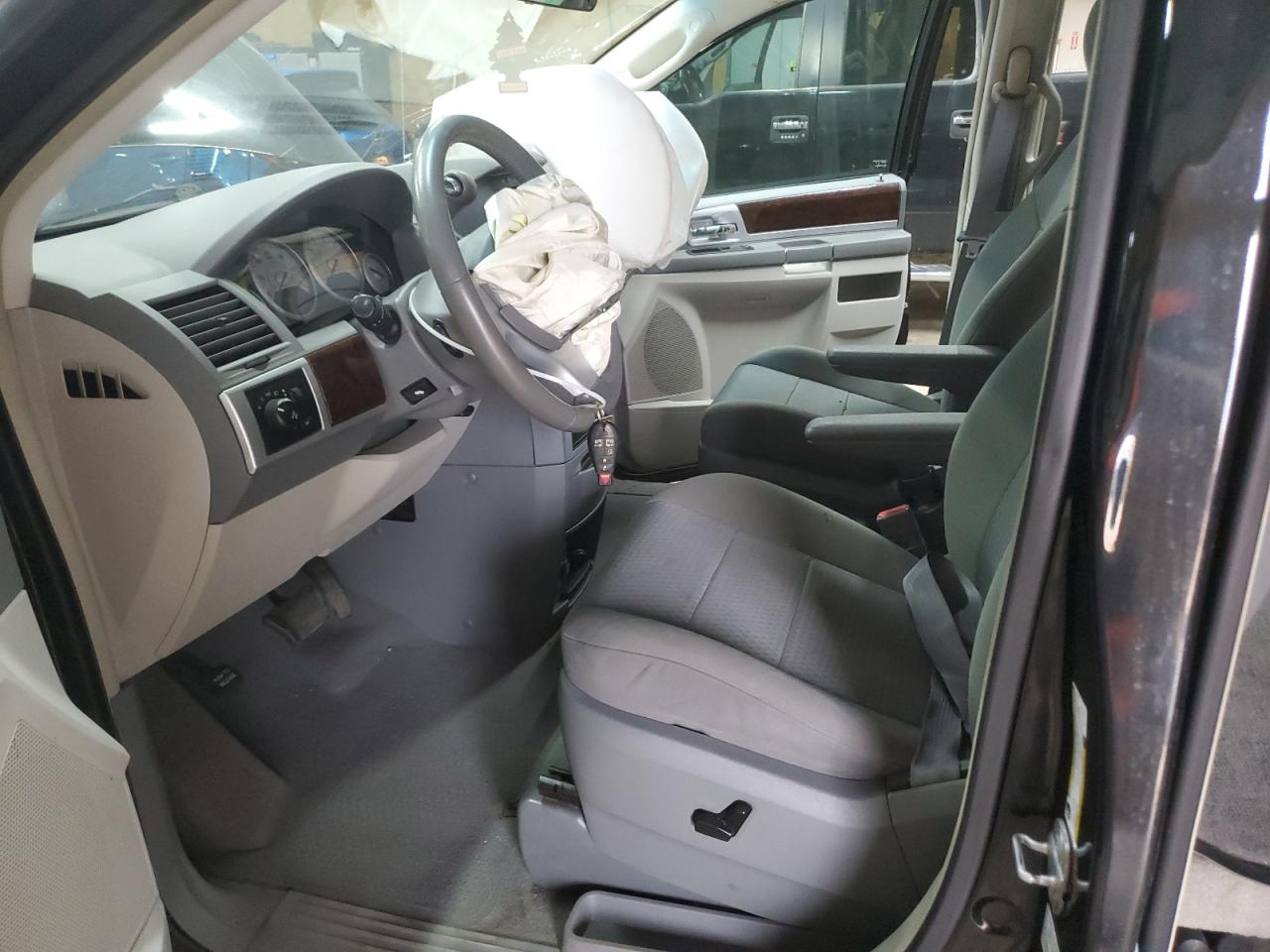 2010 Chrysler Town & Country Touring VIN: 2A4RR5D19AR114948 Lot: 80455945