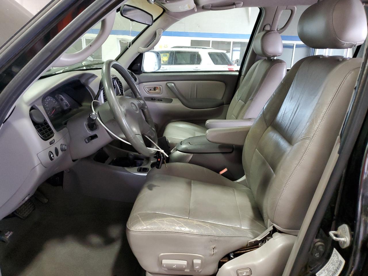 2001 Toyota Sequoia Limited VIN: 5TDBT48A31S035750 Lot: 81439365