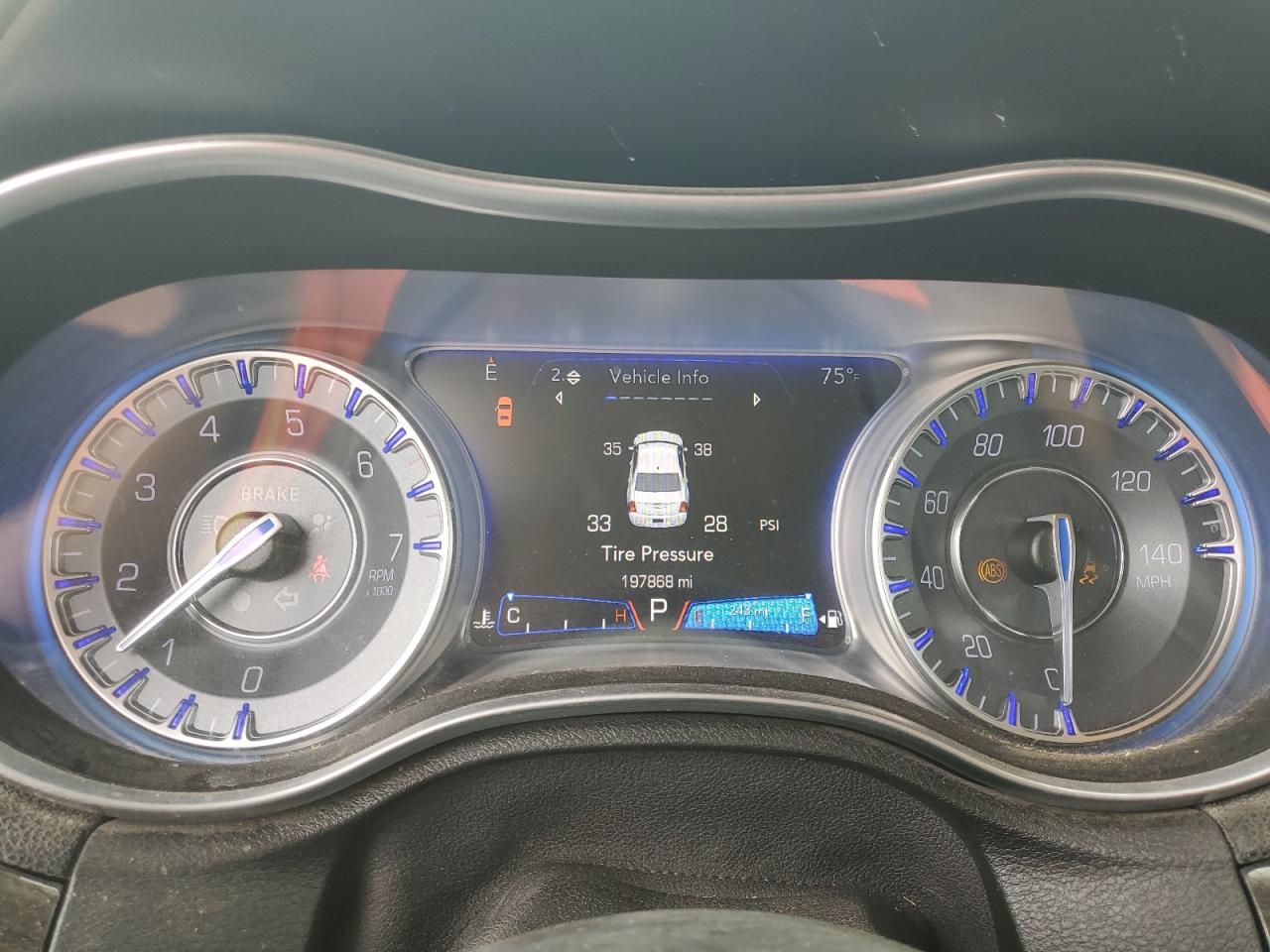 2015 Chrysler 300 Limited VIN: 2C3CCARGXFH830987 Lot: 71806215