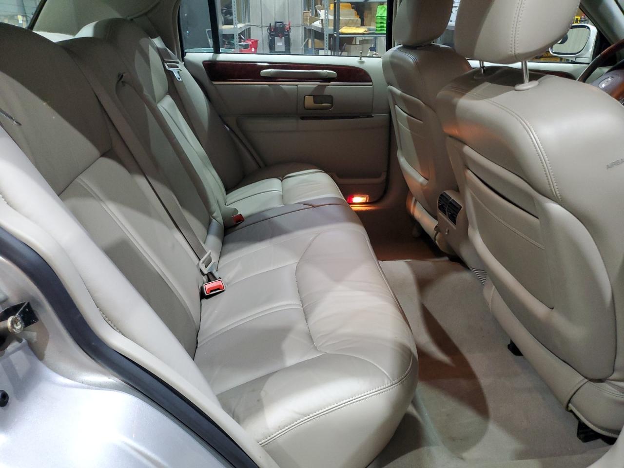 2004 Lincoln Town Car Ultimate VIN: 1LNHM83WX4Y629256 Lot: 80481265