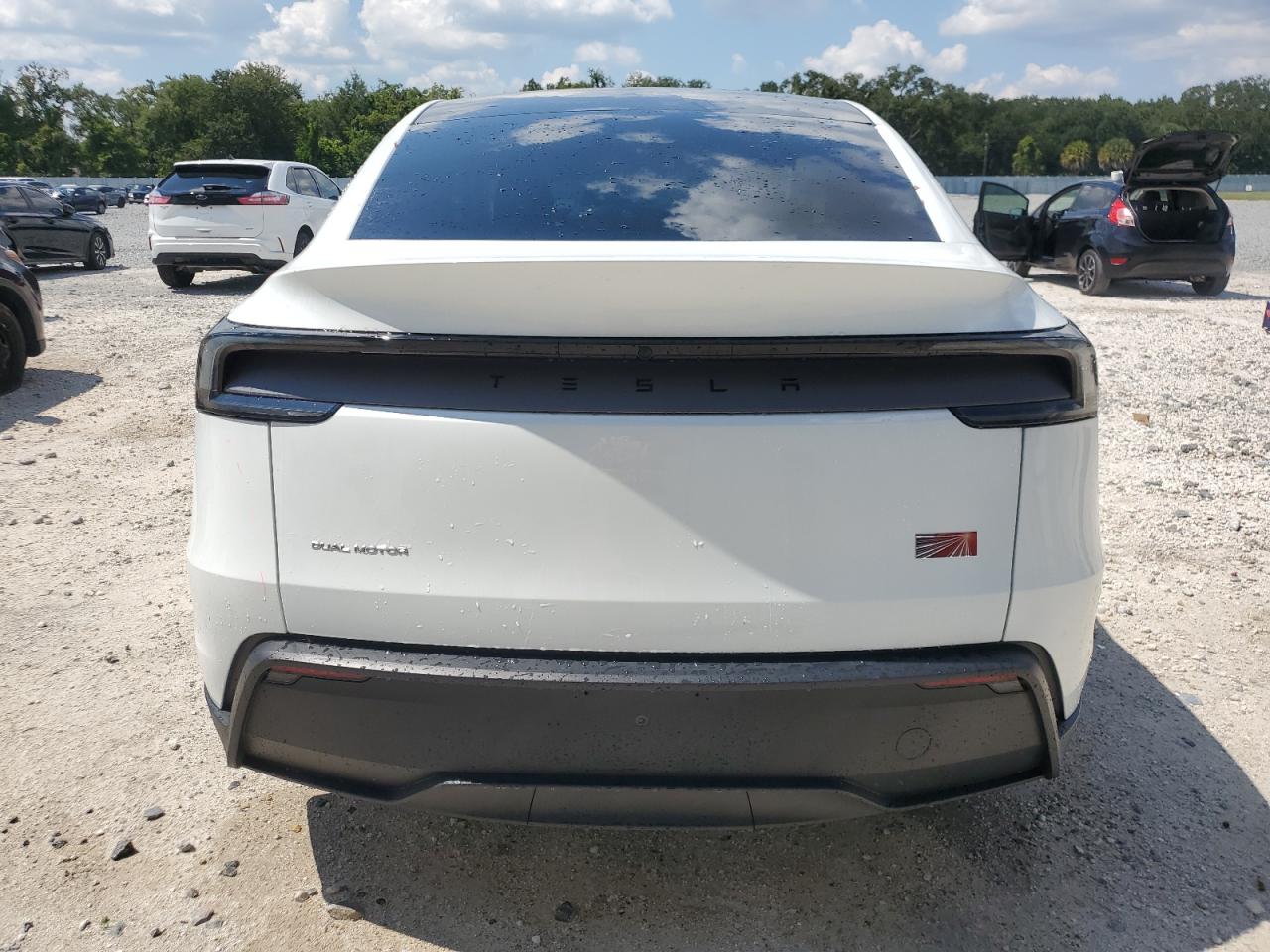 2026 Tesla Model Y VIN: 7SAYGDEE5TA381828 Lot: 81209395