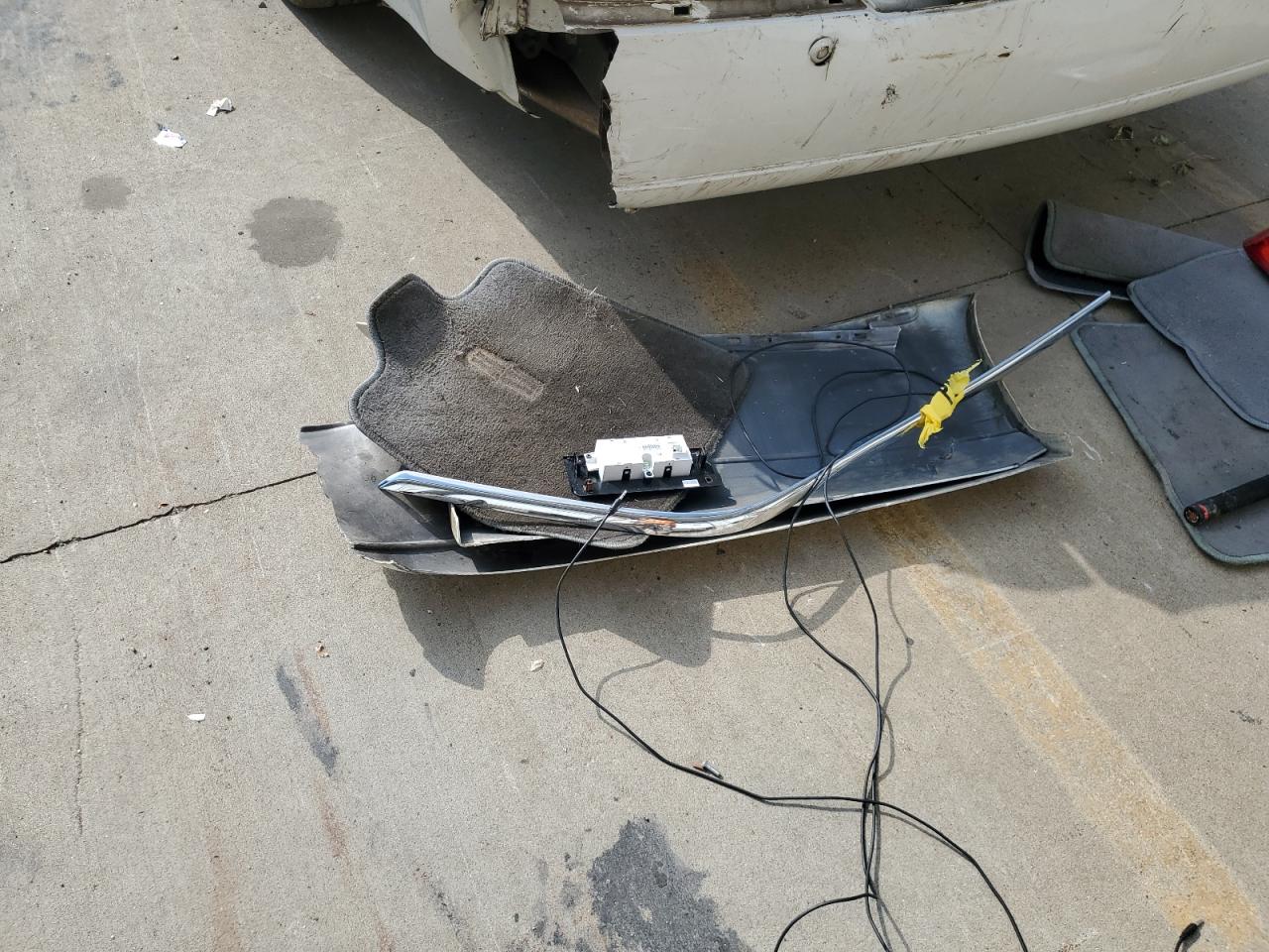 2004 Lincoln Town Car Ultimate VIN: 1LNHM83W94Y635355 Lot: 80095135