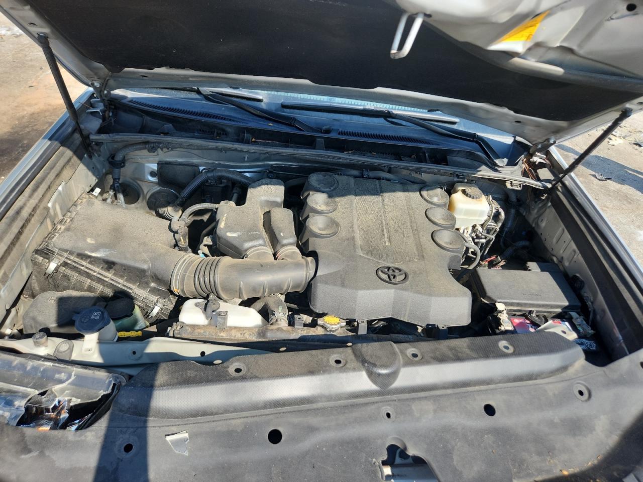 2015 Toyota 4Runner Sr5/Sr5 Premium VIN: JTEBU5JR8F5240637 Lot: 81138365