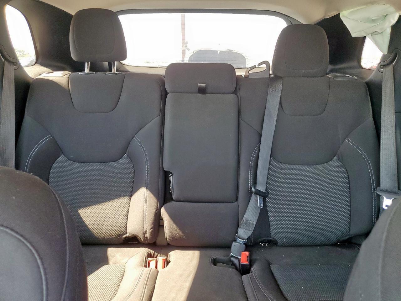 2019 Jeep Cherokee Latitude VIN: 1C4PJLCBXKD486404 Lot: 81214195