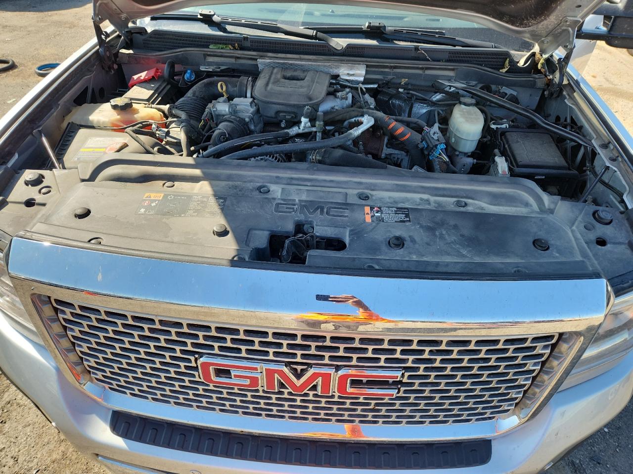 2015 GMC Sierra K2500 Denali VIN: 1GT120E88FF180329 Lot: 83990135