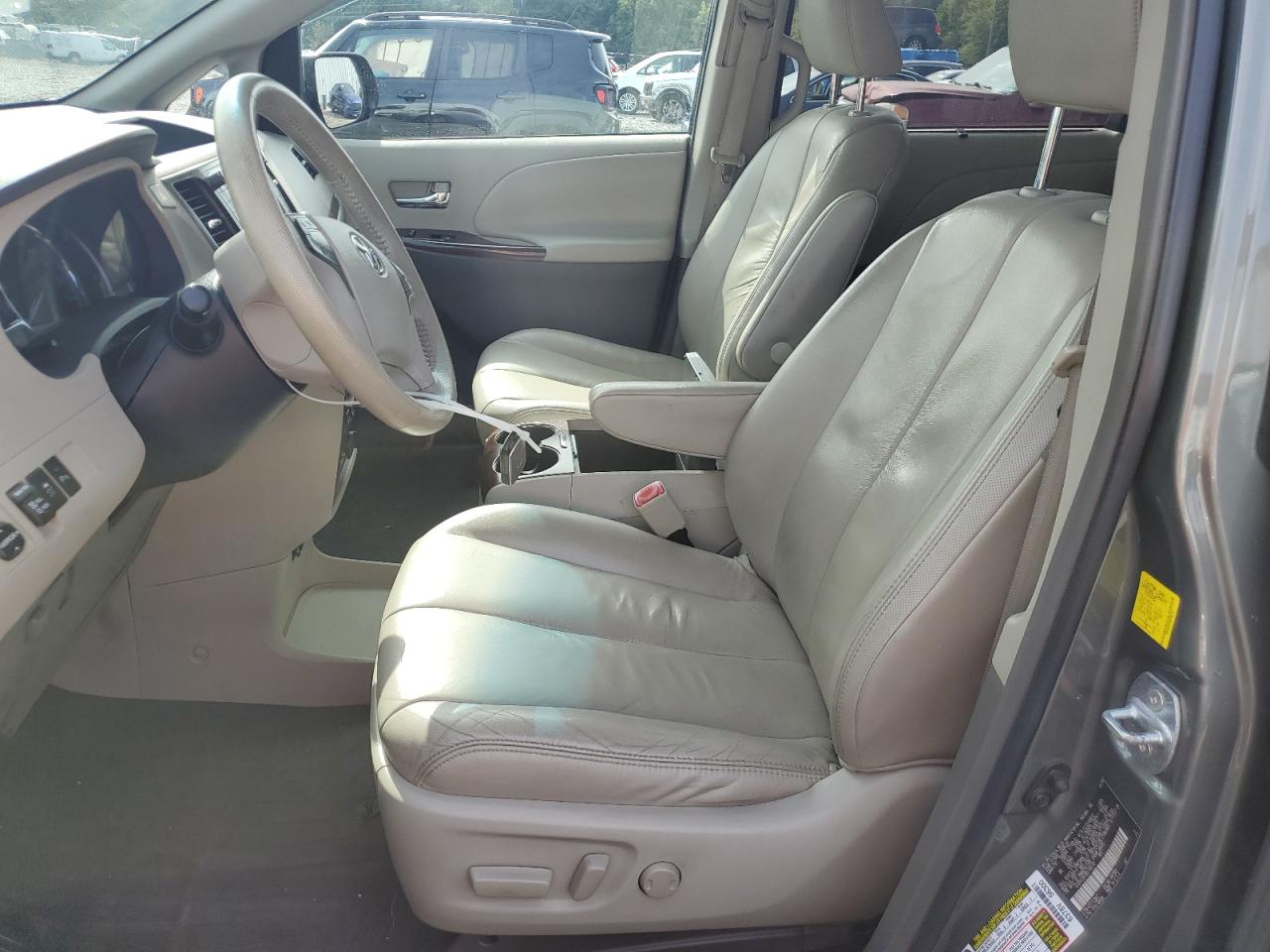 2011 Toyota Sienna Xle VIN: 5TDYK3DC8BS106117 Lot: 83887265