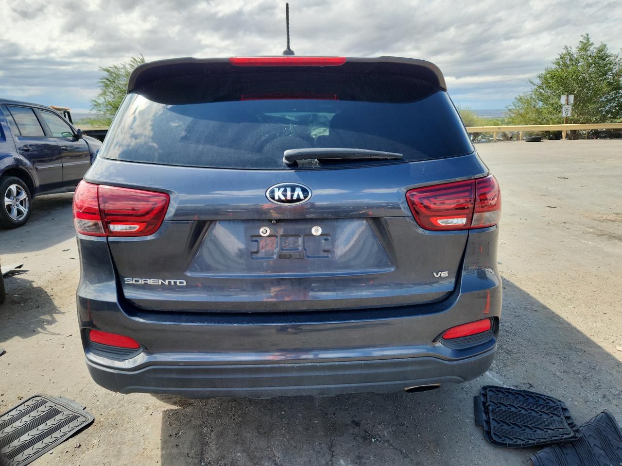 2019 Kia Sorento Lx VIN: 5XYPG4A56KG481476 Lot: 81665745