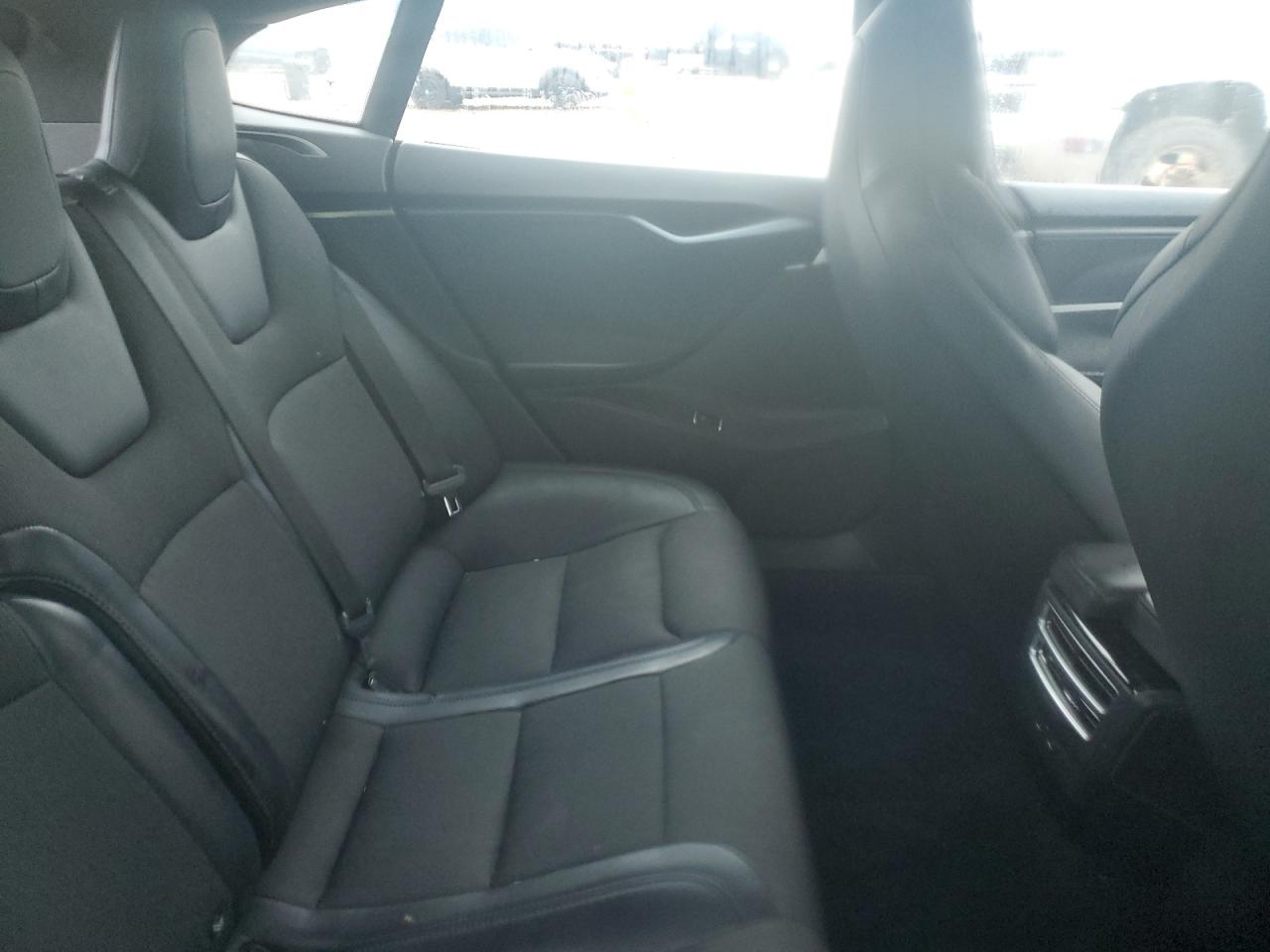 2017 Tesla Model S VIN: 5YJSA1E2XHF208261 Lot: 81592285