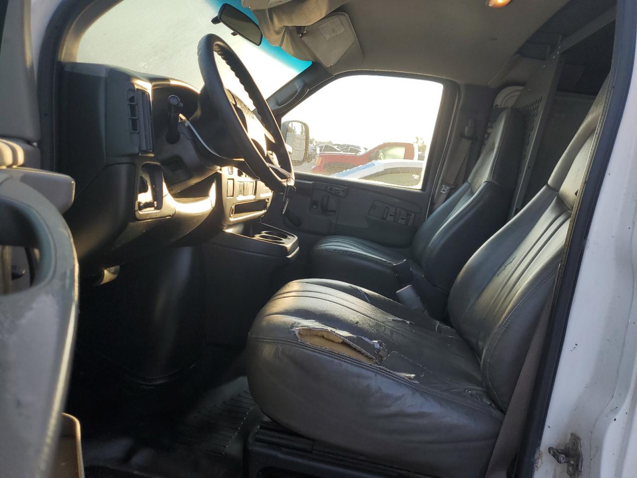 2005 GMC Savana G2500 VIN: 1GTGG29V351128240 Lot: 80692875