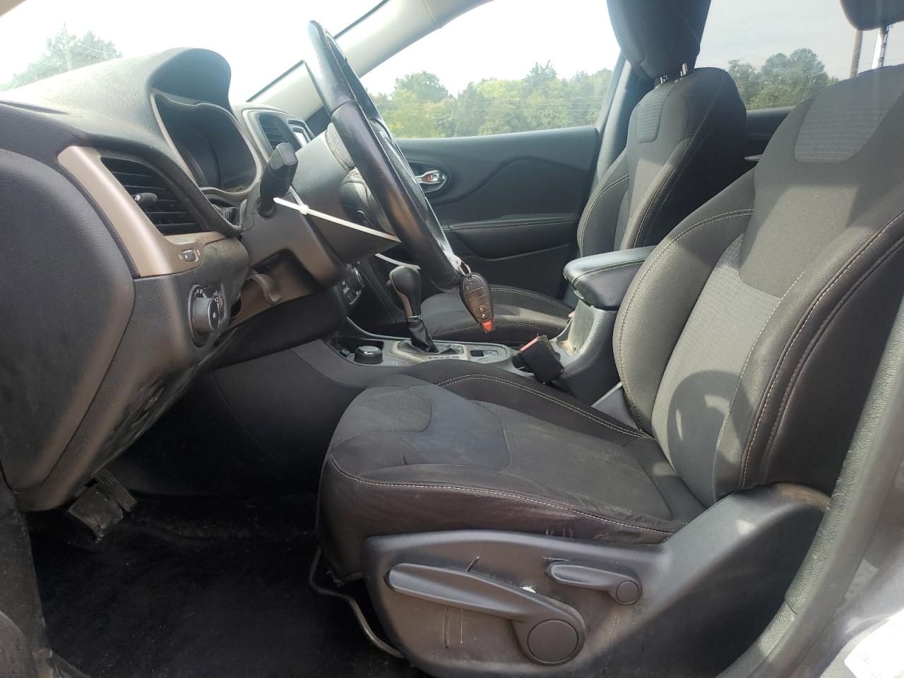 2015 Jeep Cherokee Latitude VIN: 1C4PJMCS2FW571592 Lot: 80284685