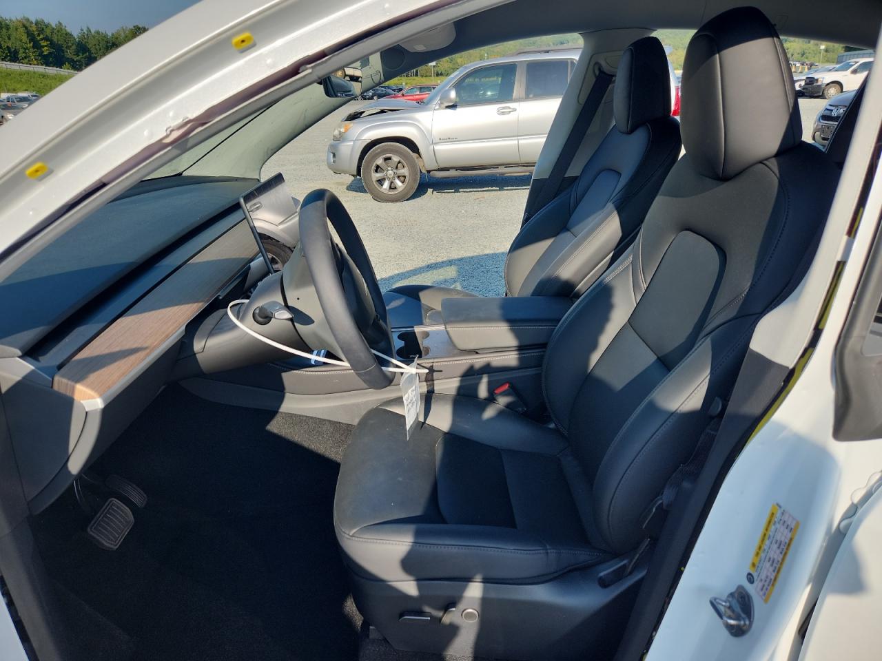 2025 Tesla Model Y VIN: 7SAYGDED4SA352889 Lot: 80346865