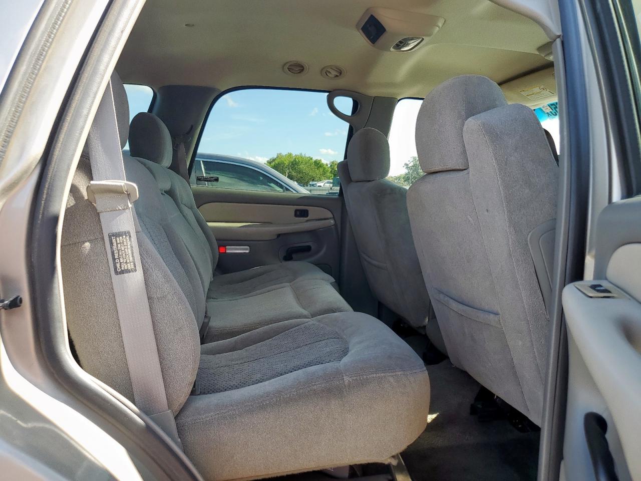 2001 Chevrolet Tahoe C1500 VIN: 1GNEC13T61R122813 Lot: 81252855