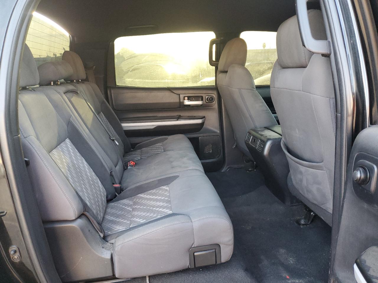 2018 Toyota Tundra Crewmax Sr5 VIN: 5TFDY5F19JX758726 Lot: 81632635