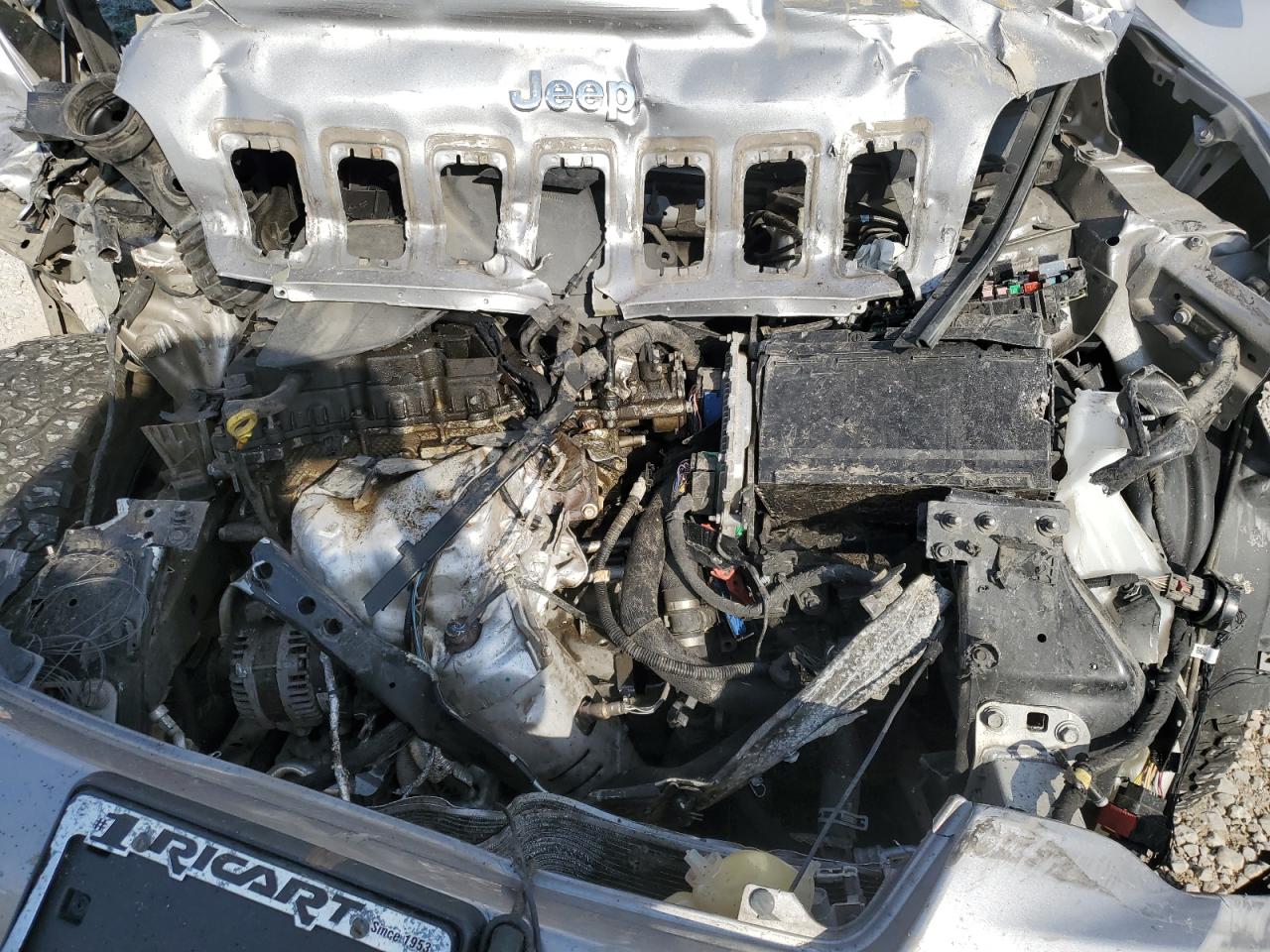 2019 Jeep Cherokee Latitude VIN: 1C4PJMCBXKD355821 Lot: 81010105