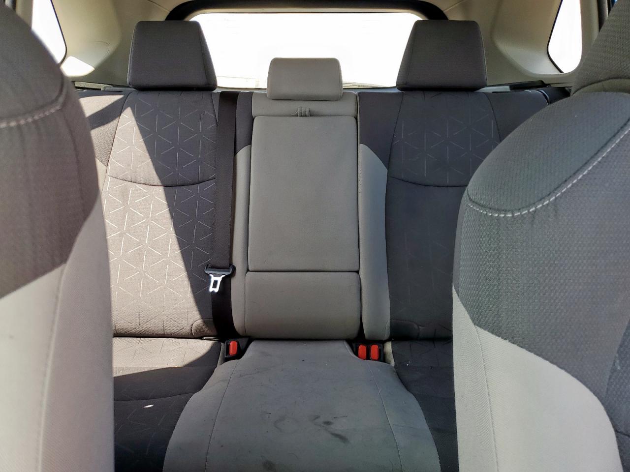 2021 Toyota Rav4 Xle VIN: JTMRWRFV0MD114365 Lot: 81020125