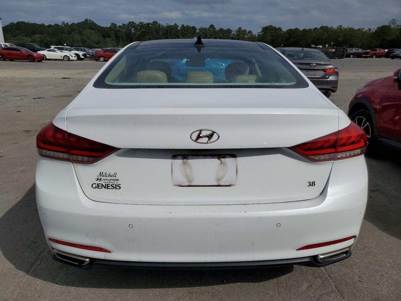 2015 Hyundai Genesis 3.8L VIN: KMHGN4JE7FU046374 Lot: 81500205