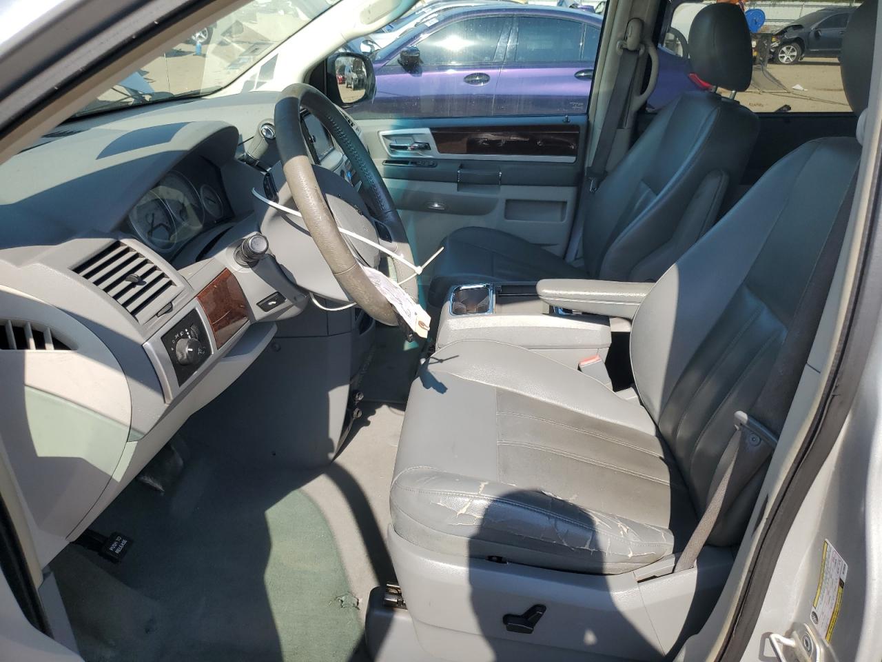 2010 Chrysler Town & Country Touring VIN: 2A4RR5D18AR109935 Lot: 81154385