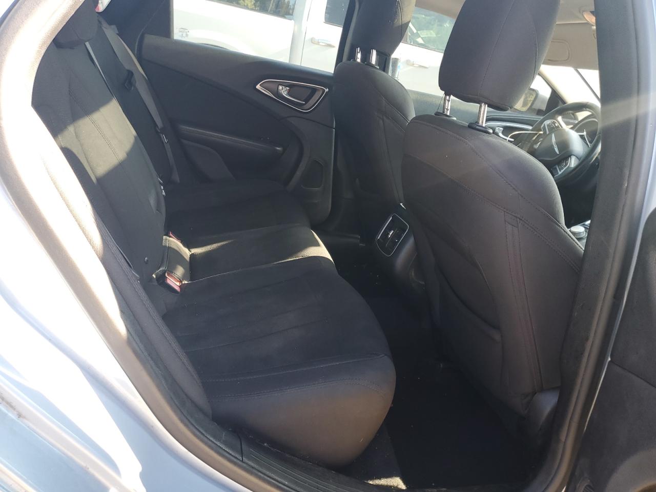 2015 Chrysler 200 Limited VIN: 1C3CCCAB0FN706682 Lot: 81027365