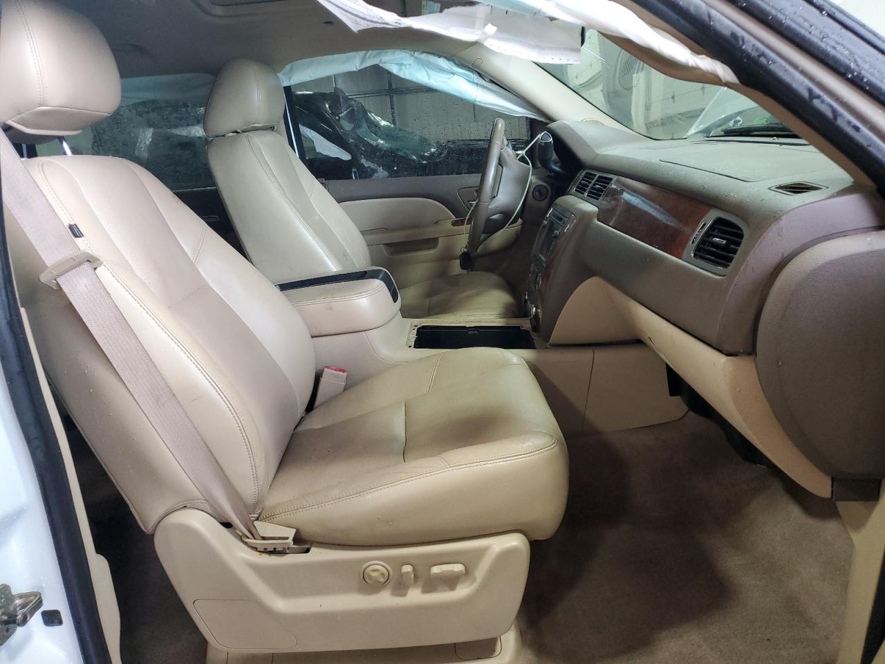 2011 Chevrolet Tahoe K1500 Ltz VIN: 1GNSKCE04BR228442 Lot: 84556375