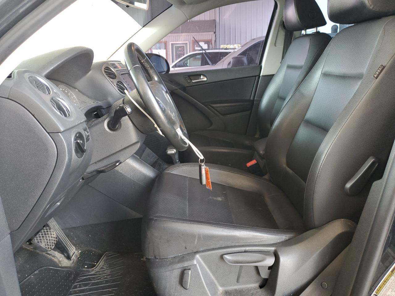 2010 Volkswagen Tiguan Se VIN: WVGBV7AX4AW528228 Lot: 81490315